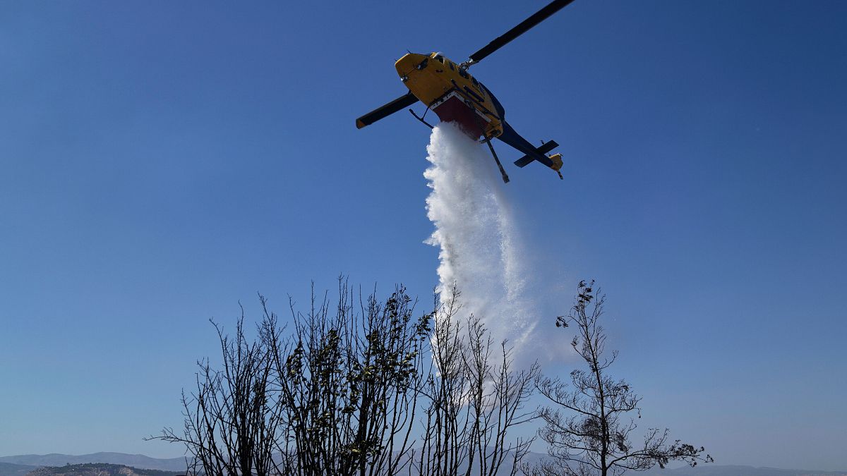 Grèce : des vents violents et des  incendies ont causé la mort d'au moins 3 personnes