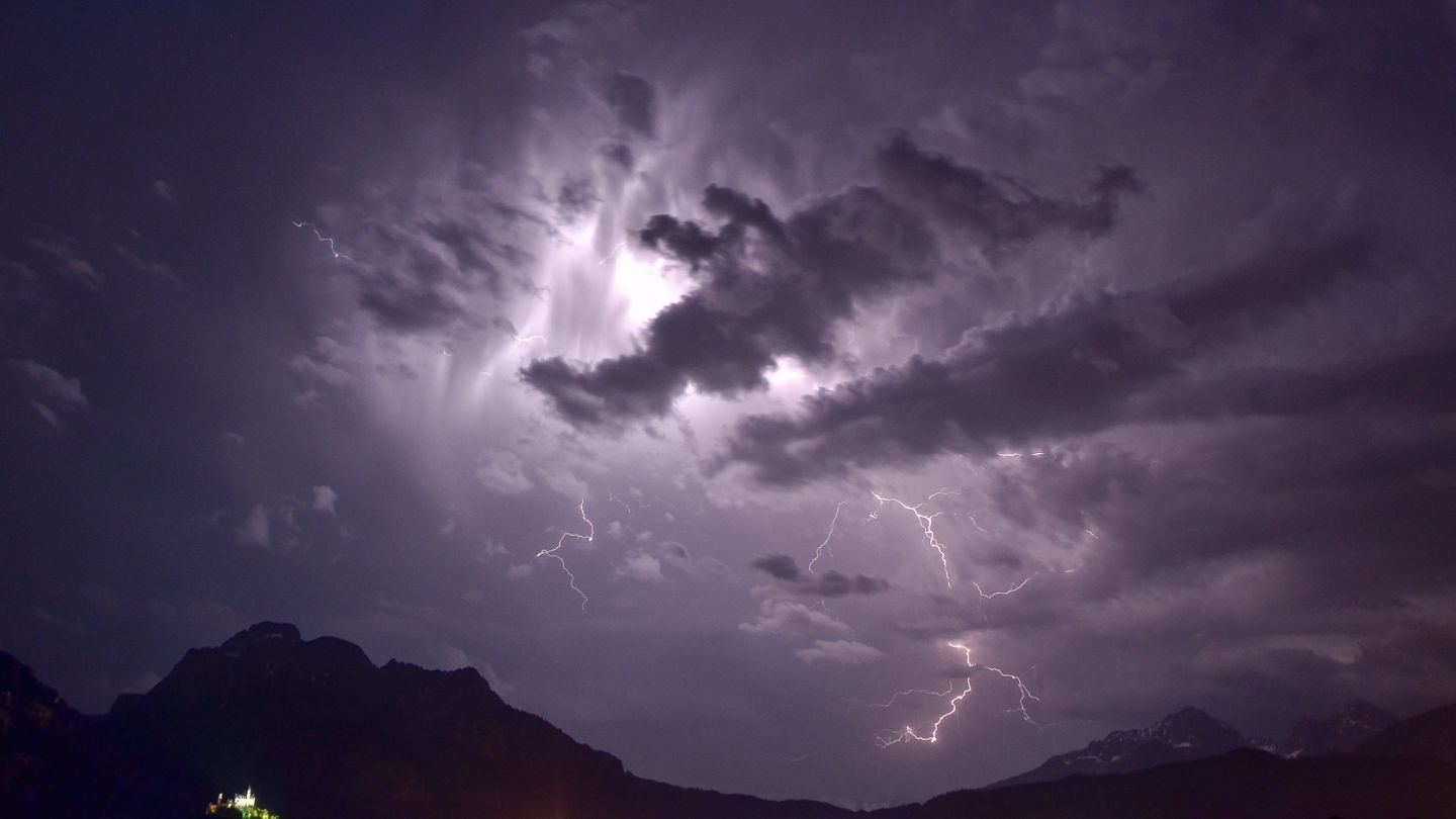 Lluvia Ventana Naturaleza Gota de agua Camino Oscuro Bw. Ventana Lluviosa,  Lluvia Estética fondo de pantalla del teléfono | Pxfuel, image size:1440x810