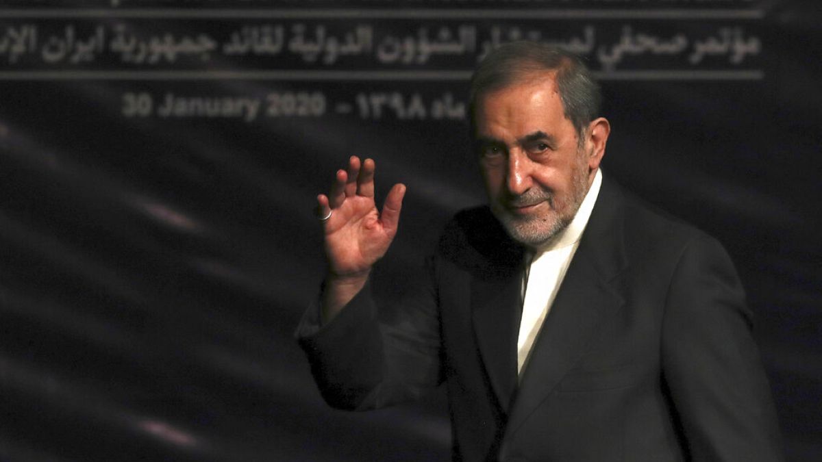 مستشار خامنئي: محاولات نزع سلاح حزب الله ستفشل وإيران ستواصل دعمه