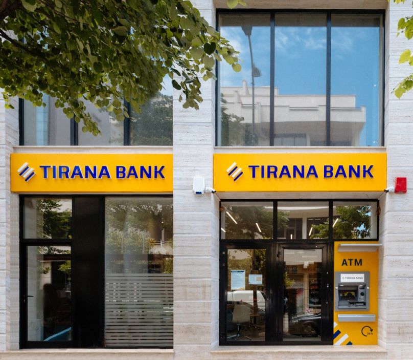 A Tirana Bank egyik fiókja