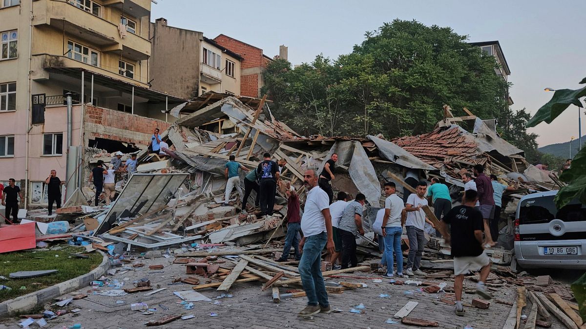 One killed after 6.1 magnitude earthquake hit Turkey's Balıkesir