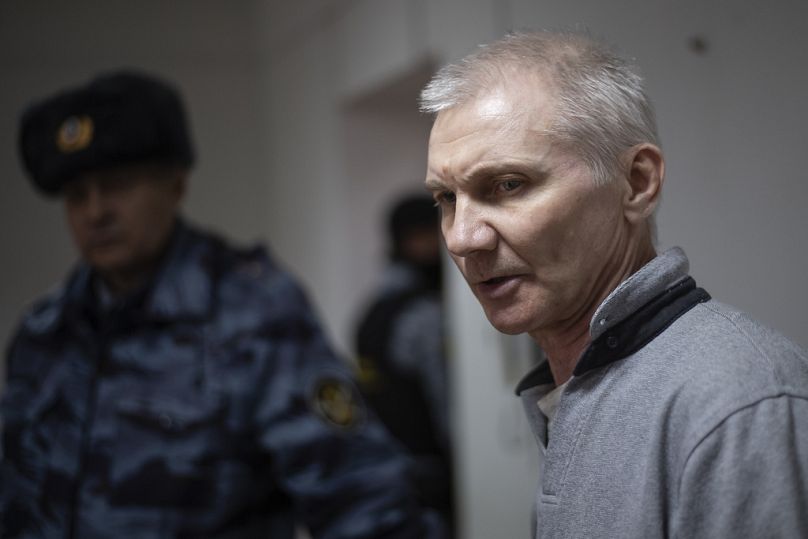 Alexei Moskaljow wird am 27. März 2023 aus einem Gerichtssaal in Jefremow in der Region Tula geführt