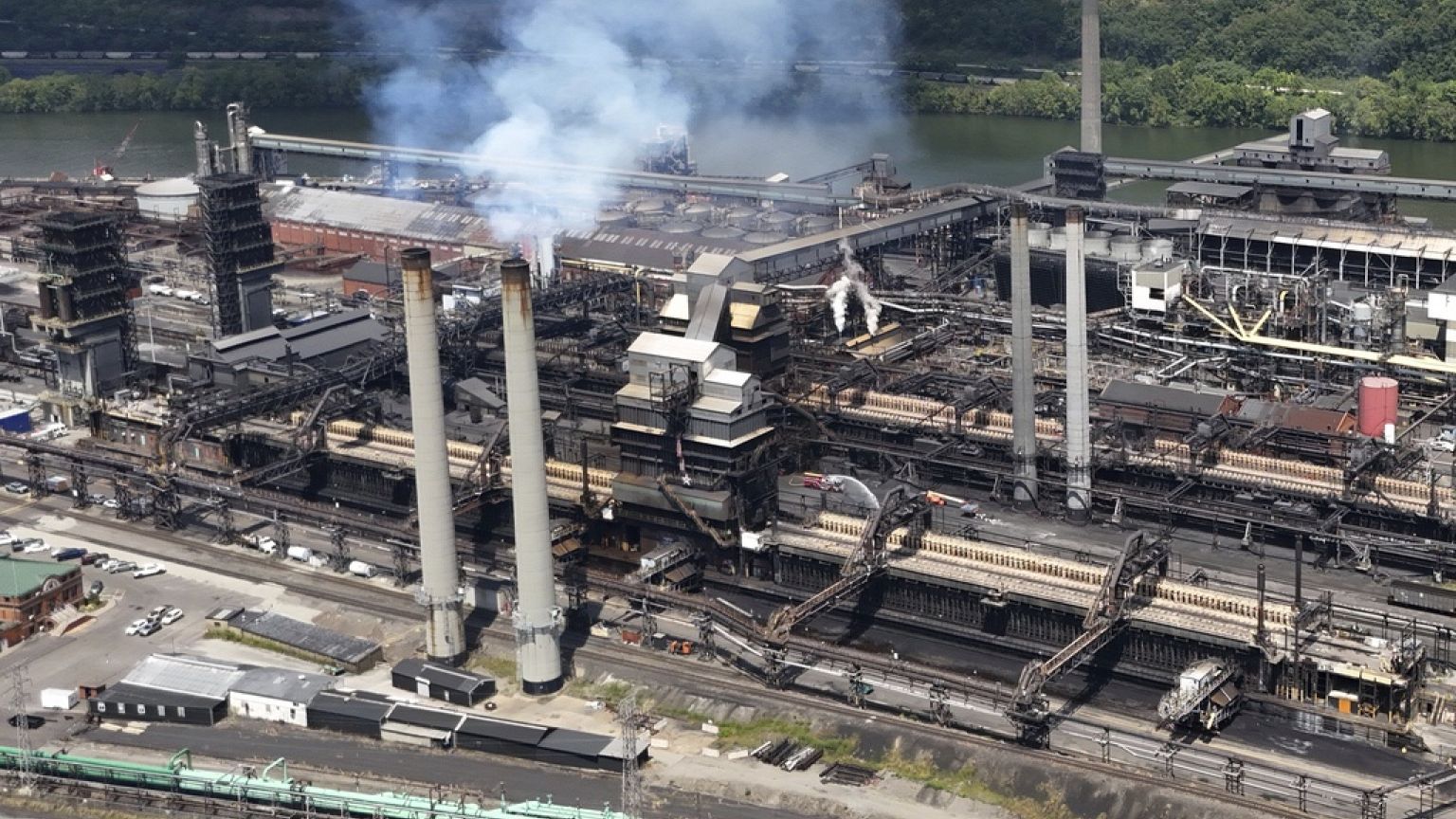 Two people dead, 10 others injured after explosion at US Steel plant in Pennsylvania | Euronews