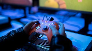 Ένα αγόρι παίζει ένα παιχνίδι Xbox στο Paris Games Week στο Παρίσι, την Παρασκευή 3 Νοεμβρίου 2017.