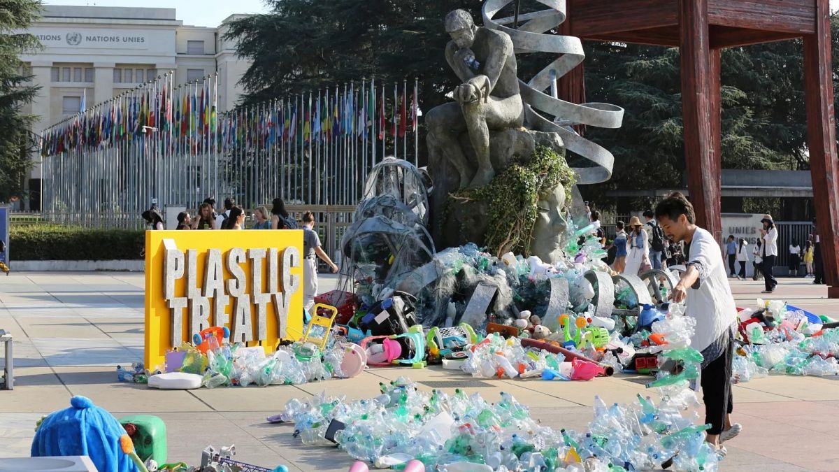 Artist’s massive sculpture at UN symbolises burden of plastic waste during treaty negotiations