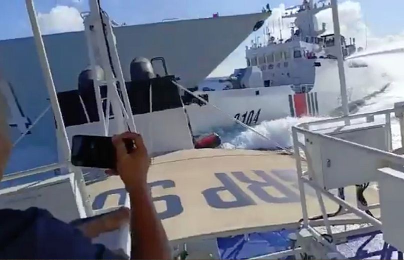 Colisão entre dois navios chineses, na segunda-feira