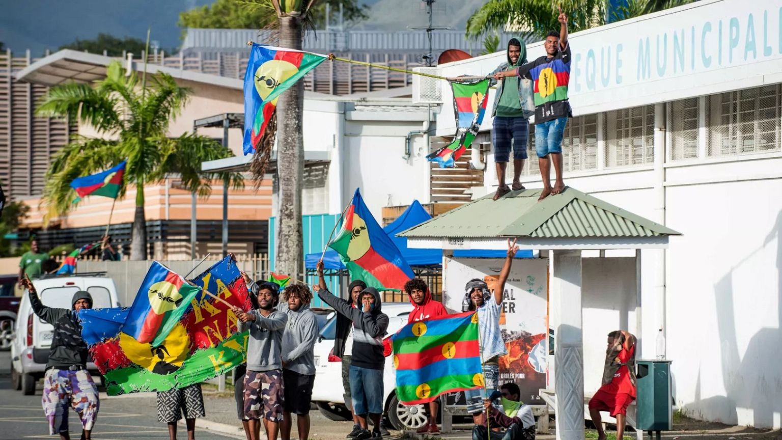 Independence supporters demonstrate with the Kanak flag outside a voting station in the Riviere Salee district of Noumea, 4 October, 2020