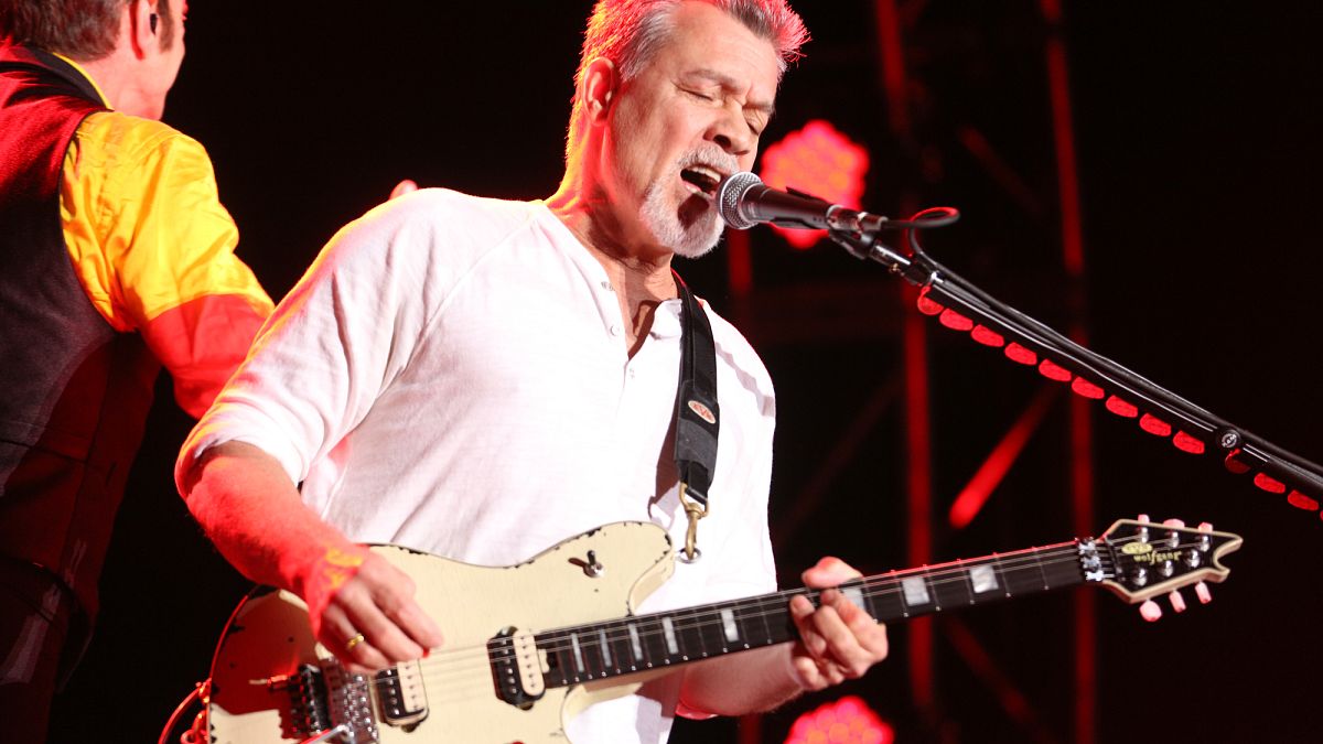 La guitare Kramer emblématique d'Eddie Van Halen, datant de 1982, mise aux enchères