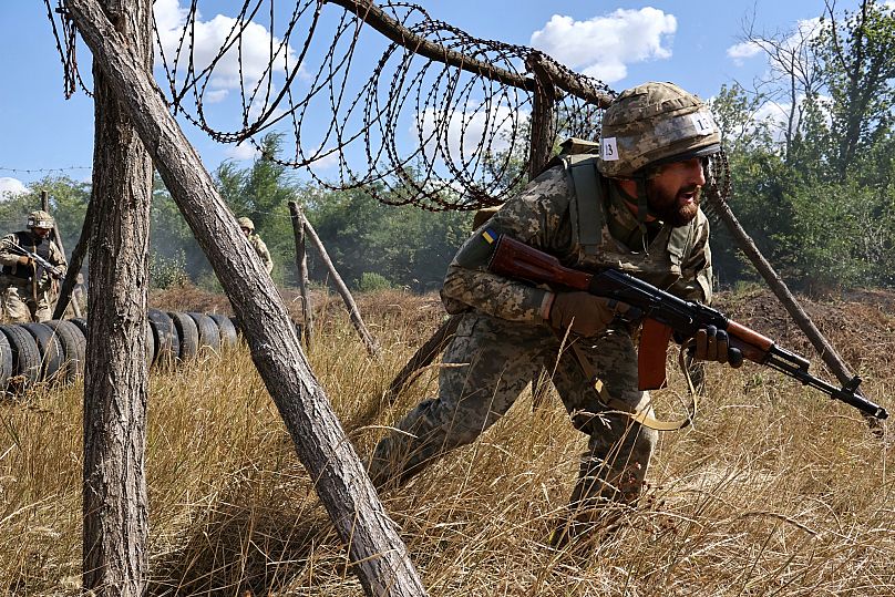 Фотография пресс-службы 65-й механизированной бригады Украины: украинские военнослужащие принимают участие в военных учениях в Запорожской области, 13 августа 2025 г.
