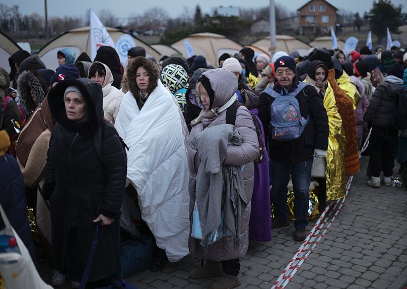 Архив: беженцы из Украины прибывают на пограничный переход в Медыке, Польша, 7 марта 2022 г.
