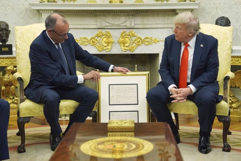 Präsident Donald Trump (rechts) trifft sich am Donnerstag, dem 5. Juni 2025, in Washington im Oval Office des Weißen Hauses mit Bundeskanzler Friedrich Merz