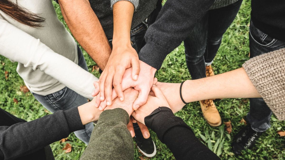 Want to keep your brain sharp in old age? Helping others might be the key