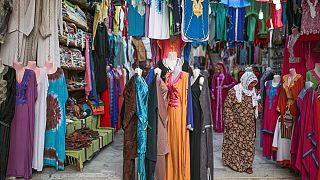 Tunisie : un défilé de sefsaris pour la Journée nationale de la Femme