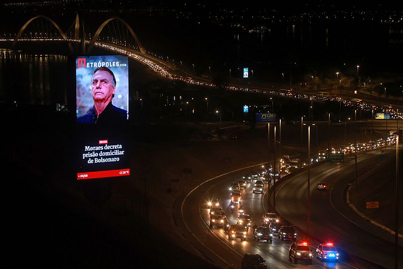 Sostenitori di Bolsonaro fuori dalla Corte suprema di Brasilia