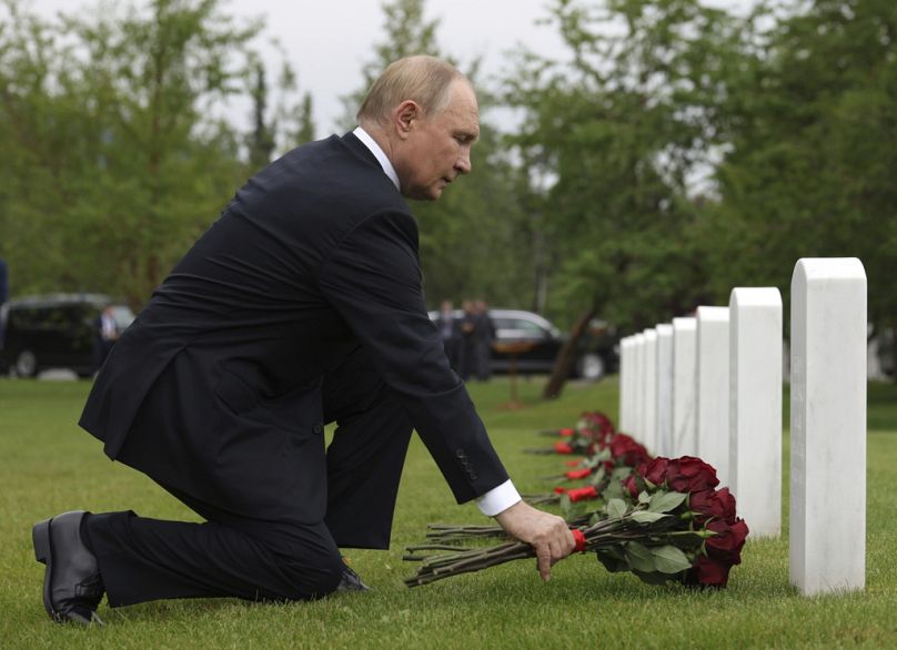 Vlagyimir Putyin az alaszkai Fort Richardson temetőben