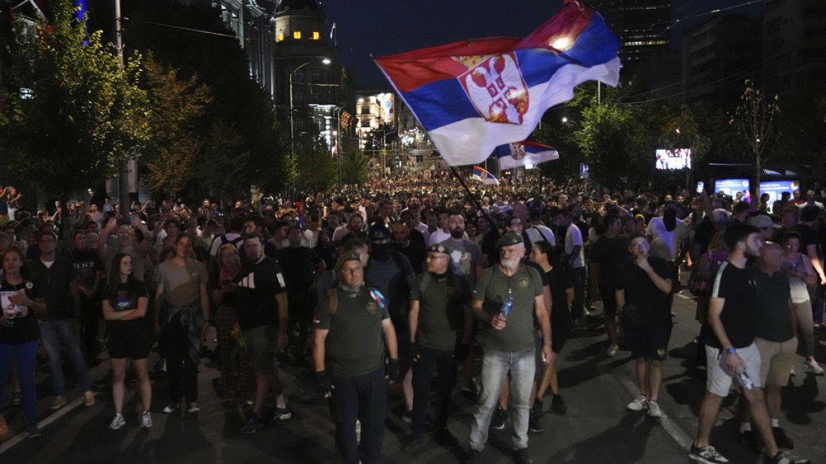 Πέμπτη διαδοχική νύχτα βίαιων επεισοδίων σε αντικυβερνητικές διαδηλώσεις στη Σερβία