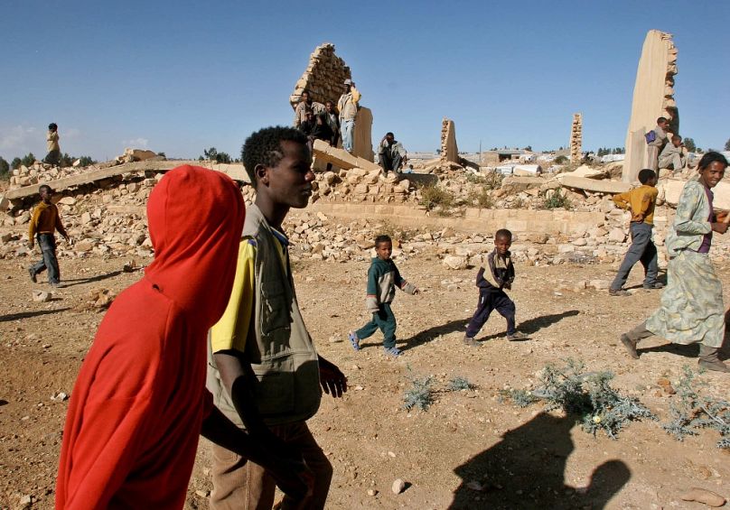Az egyik határmenti etióp város, Zalambessa egykori központjának maradványai, 2004-ben