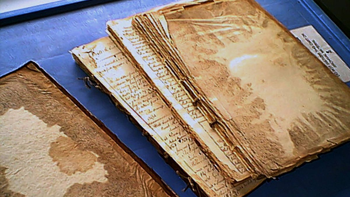 "لن تستطيع الجدة دفع ثمنه بعد الآن".. إعادة كتاب إلى مكتبة بعد 82 عاماً من استعارته