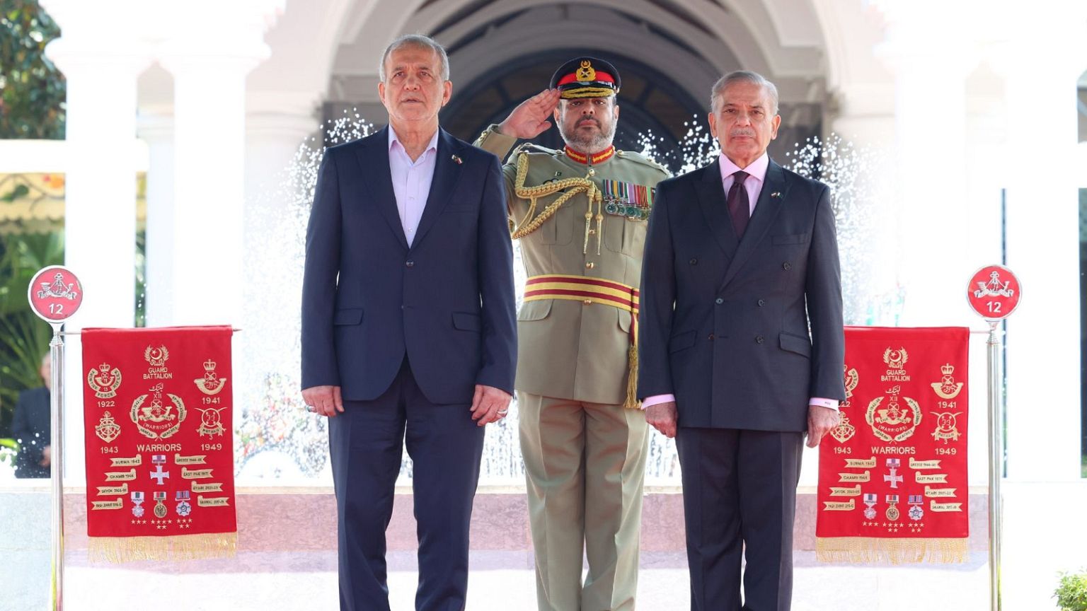 استقبال رسمی نخست وزیر پاکستان از رئیس جمهور ایران