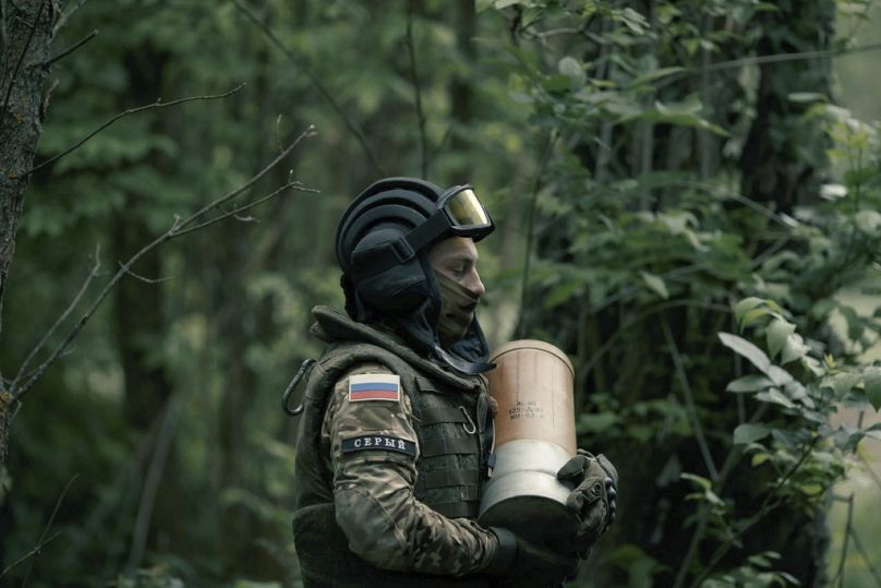 a Russian soldier carries an ammunition during a practice at a training ground during on an undisclosed location in Ukraine, Russian Defence Ministry, Friday, Aug. 15, 2025