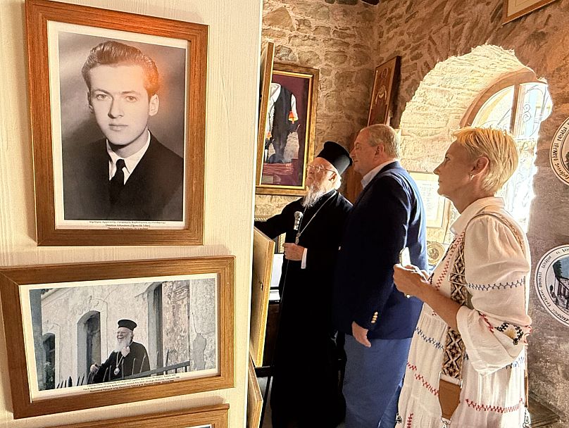 Ξενάγηση του ζεύγους καραμανλή από τον Πατριάρχη