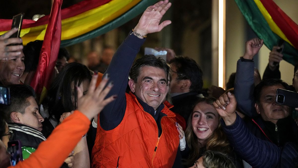 Bolivian centrist and right-wing candidates headed for unprecedented presidential election runoff