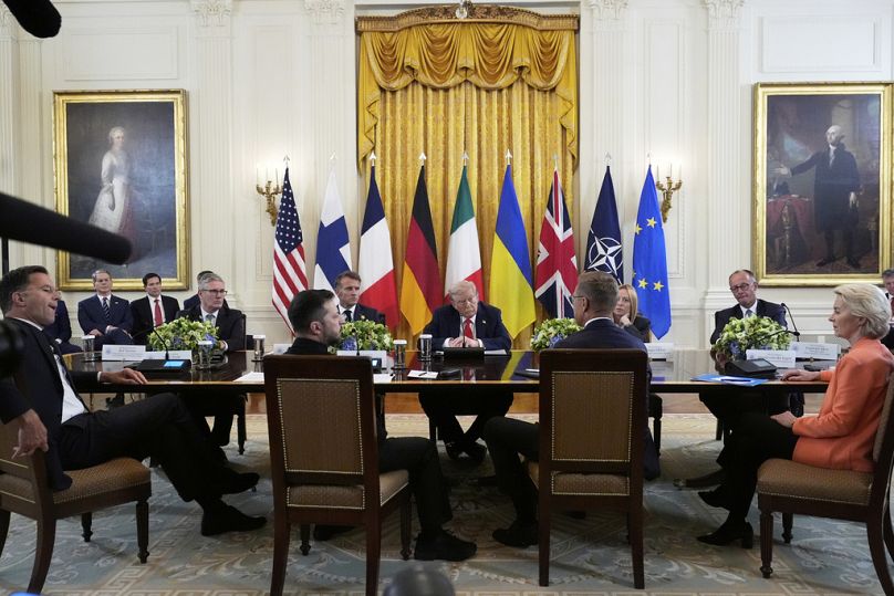 Deutschland sitzt in der Nacht der Hoffnung in Washington am Tisch.