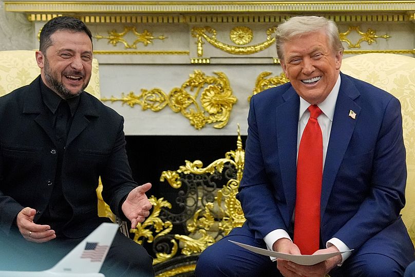 Donald Trump rencontre le président ukrainien Volodymyr Zelensky dans le Bureau ovale de la Maison Blanche, le lundi 18 août 2025.