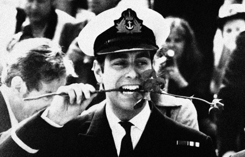 A 22 éves András herceg hazatérése után a portsmouthi kikötőben, 1982 szeptemberében