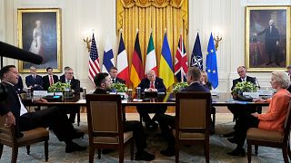 دونالد ترامپ، رئیس جمهور آمریکا، ولودیمیر زلنسکی، رئیس جمهوری اوکراین و رهبران اروپایی در کاخ سفید