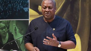 Le président ghanéen accorde une grâce présidentielle à 998 détenus