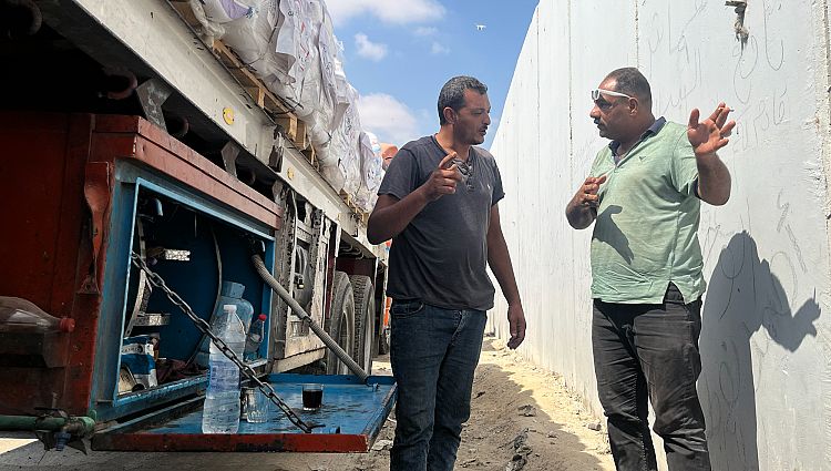 La lunga attesa di Gaza: cibo e medicine fermi al confine