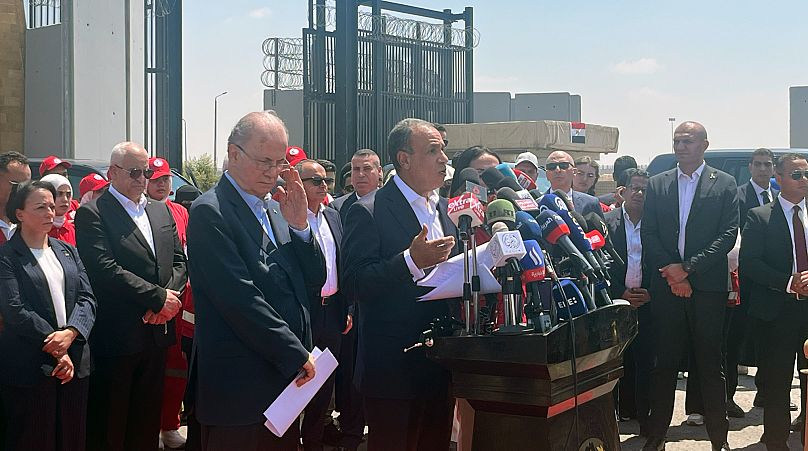 Le ministre égyptien des Affaires étrangères Abdelatty s'exprime au poste-frontière de Rafah en Égypte, le 18 août 2025