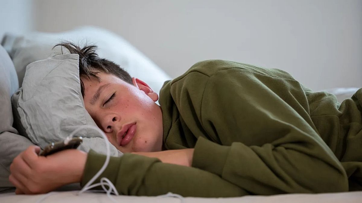 Une nouvelle étude établit un lien entre les troubles du sommeil et l'automutilation chez les adolescents