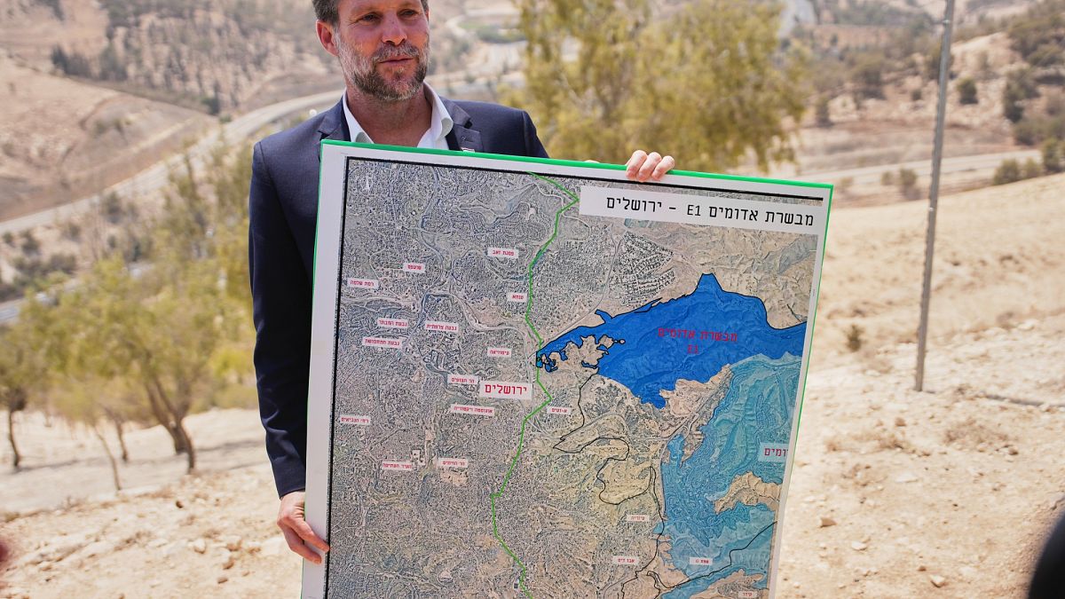 إسرائيل تصادق على مشروع "E1".. السلطة الفلسطينية: يحوّل الضفة الغربية المحتلة إلى "سجون"