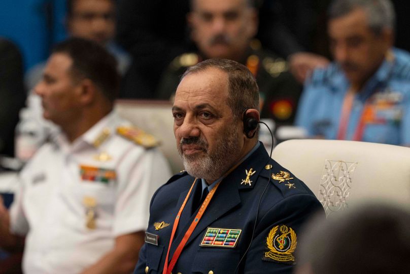 وزير الدفاع الإيراني، العميد عزيز نصير زاده