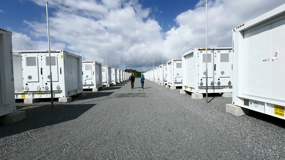 Never again a blackout: High voltage from mega power storage units