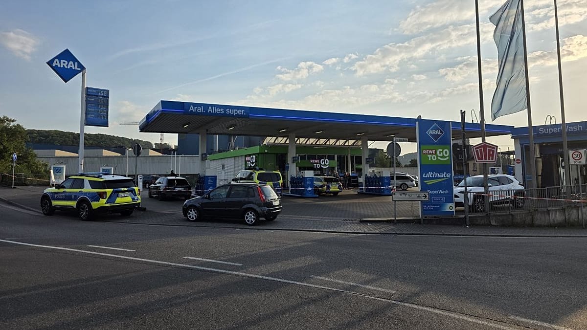 Fiatal férfi fegyveres támadása a völklingeni benzinkúton
