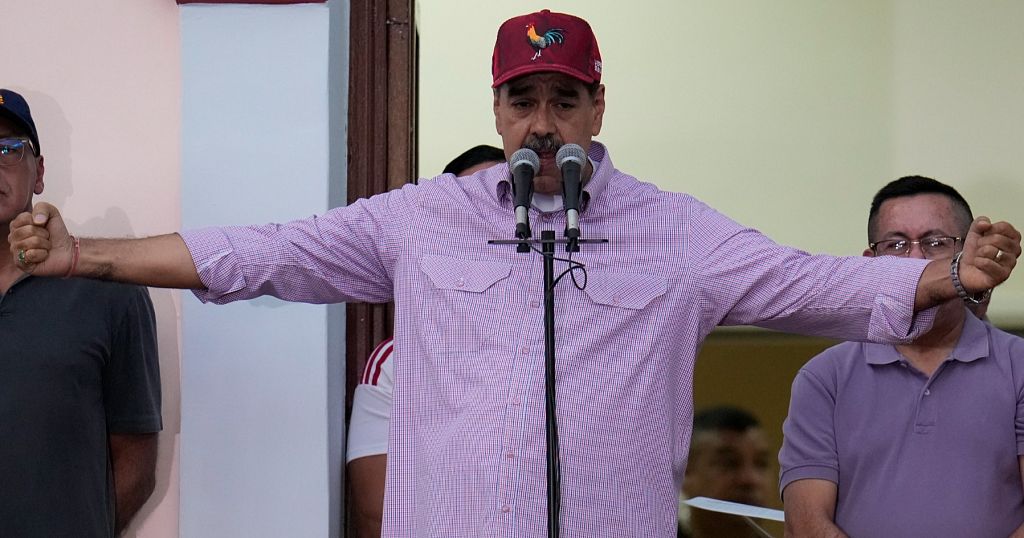 Maduro calls on militias and civilians to join national defense
