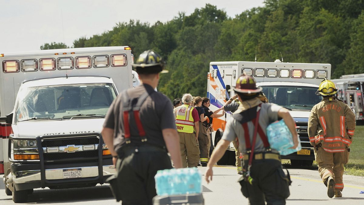 États-Unis : un bus touristique se renverse, faisant 5 morts et des dizaines de blessés