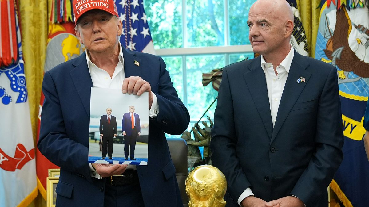 Trump menace Moscou de nouvelles sanctions mais n'exclut pas d'inviter Poutine au Mondial de foot
