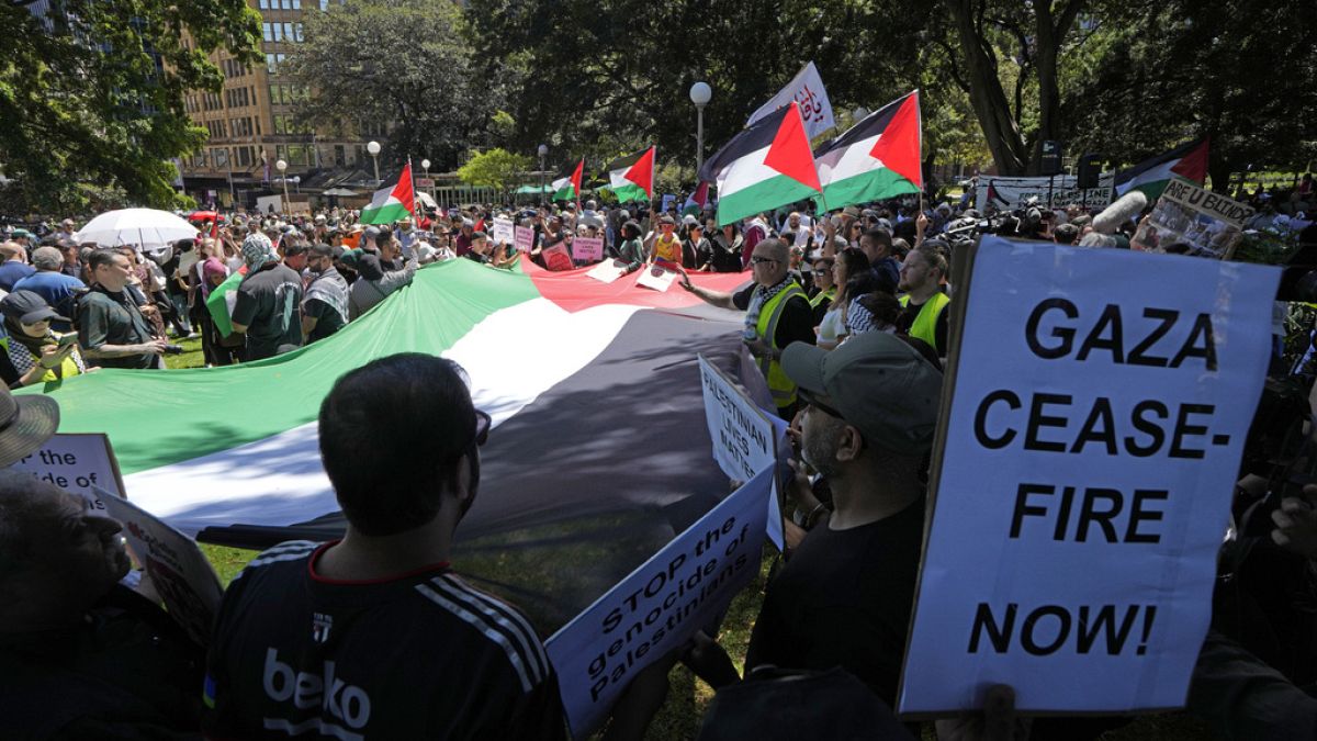 "عاقبوا إسرائيل الآن".. تظاهرات حاشدة في 40 موقعاً بأستراليا تضامناً مع فلسطين