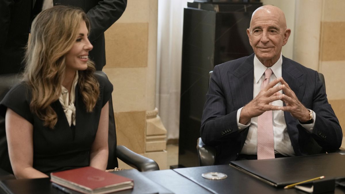 باراك وأورتاغوس في إسرائيل تمهيدًا لزيارة بيروت.. وملفات لبنان وسوريا على الطاولة