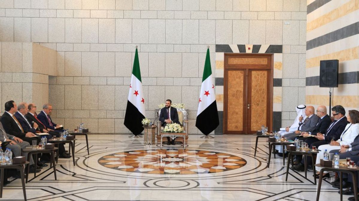 "تنازلنا عن الجراح التي سبّبها حزب الله".. الشرع يؤكد: لبنان سيخسر إذا لم يستفد من نهضتنا
