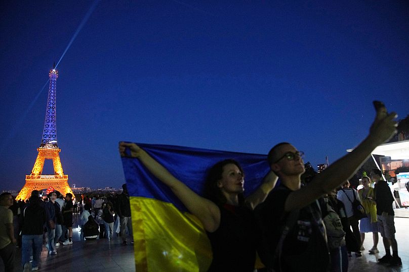 Ukrán színekben pompázik az Eiffel-torony