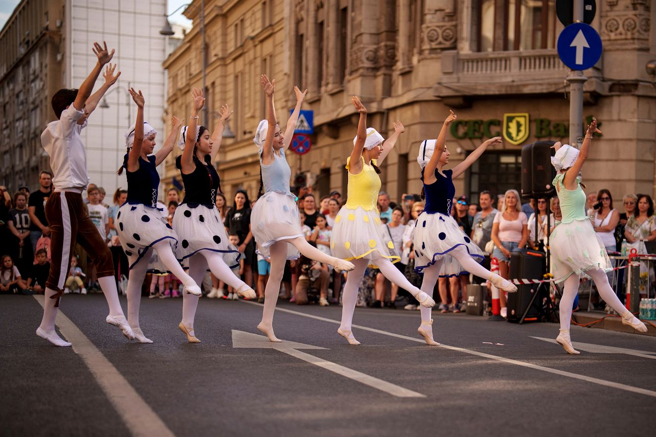 Children of the Romanian National Opera's Ballet Studio