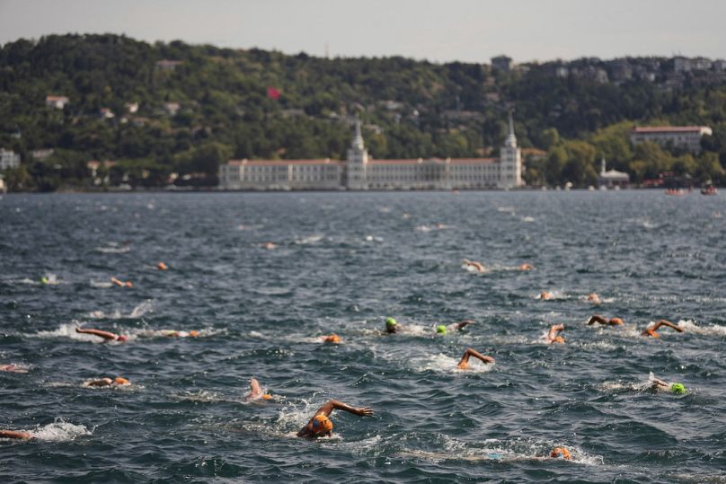 Yarışmacılar, Boğaz'da 6,5 ​​kilometrelik parkurda kıyasıya yarıştı, 24 Ağustos 2025.