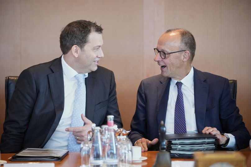 Lars Klingbeil (SPD) und Friedrich Merz (CDU) sind sich beim Thema finanzieller Hilfe für die Ukraine einig.