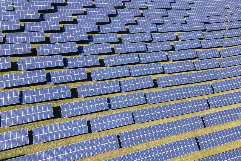 Az intézkedéscsomag kiemelt fontosságú részei az energiaipari projektek és azok kereskedelmi vonzatai.