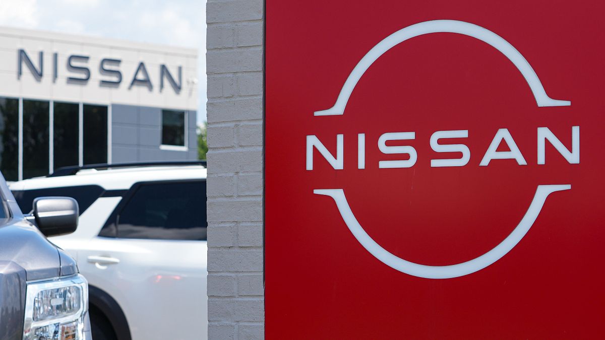 Las acciones de Nissan se pleman más del 6% cuando Mercedes-Benz vende su décimo